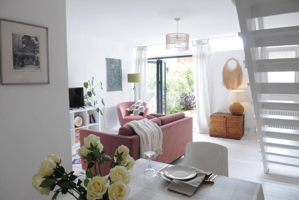 Light Filled Mid- Century 3 Bed Cottage In Dulwich London Kültér fotó