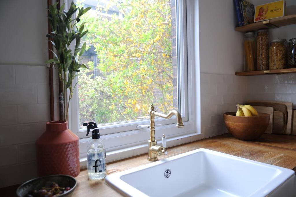 Light Filled Mid- Century 3 Bed Cottage In Dulwich London Kültér fotó